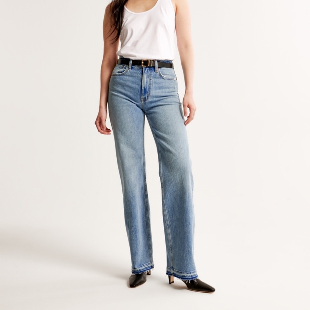 Abercrombie NWT High Rise 90s Relaxed Jeans in Light Blue Size 29 SHORT